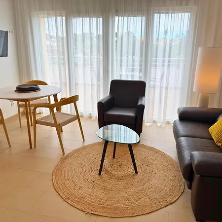 Апартаменты Pine Tree Seaside 500m To Албуфейра