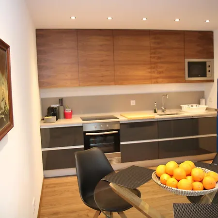Apartman Pine Tree Seaside 500m To