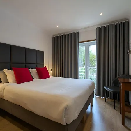 Pine Tree - Da Coelha - アルブフェイラ