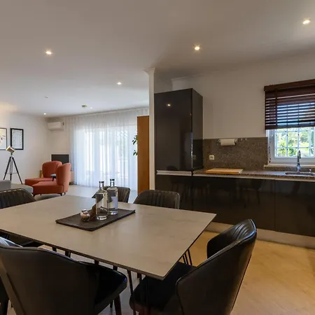 Appartamento Pine Tree Seaside 500m To