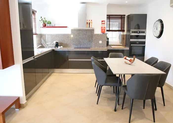 Apartman Pine Tree Seaside 500m To Albufeira