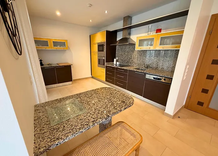 Apartman Pine Tree Seaside 500m To