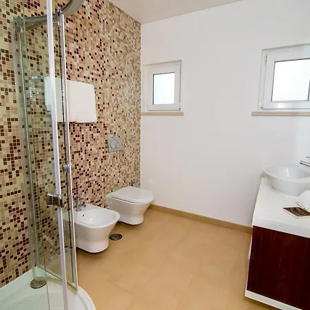 Pine Tree Seaside Apartments 500M To Beach Албуфейра