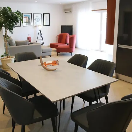 Pine Tree Seaside Apartments 500M To Beach *