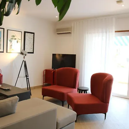 Pine Tree Seaside Apartments 500M To Beach *