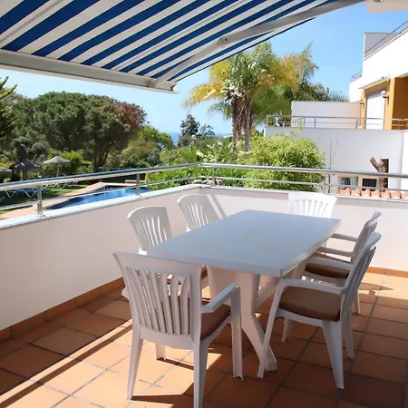 Апартаменты Pine Tree Seaside Apartments 500M To Beach *