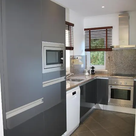 Pine Tree Seaside Apartments 500M To Beach Апартаменты