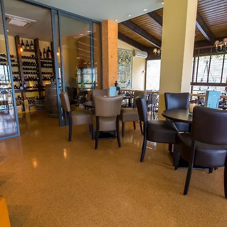 Pine Tree Seaside Apartments 500M To Beach