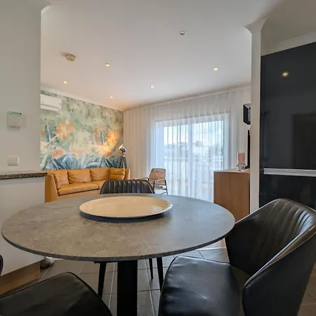 Pine Tree Seaside Apartments 500M To Beach Апартаменты Албуфейра