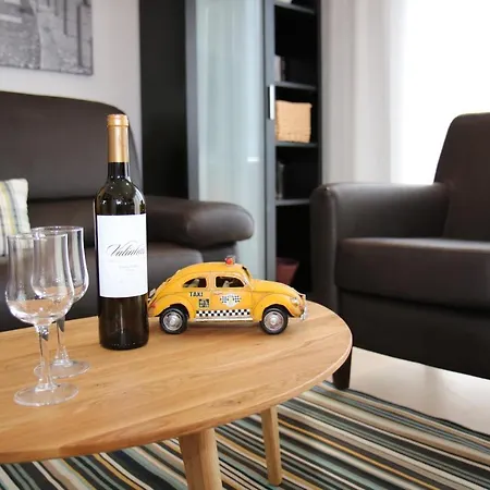 Апартаменты Pine Tree Seaside Apartments 500M To Beach Албуфейра