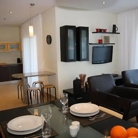 Pine Tree Seaside Apartments 500M To Beach