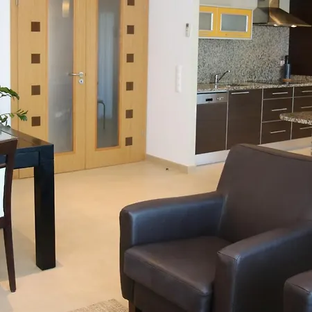 Апартаменты Pine Tree Seaside Apartments 500M To Beach Албуфейра