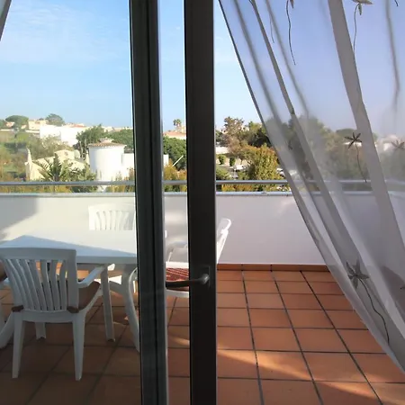 Pine Tree Seaside Apartments 500M To Beach *