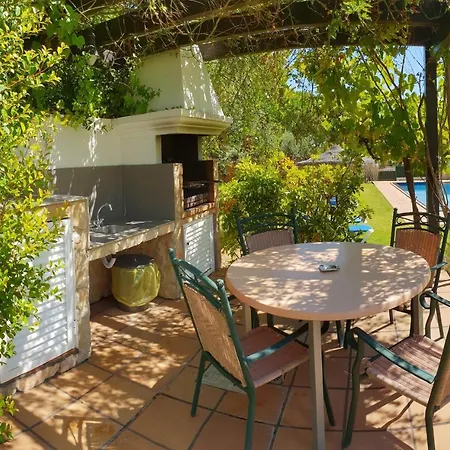 Pine Tree Seaside Apartments 500M To Beach *